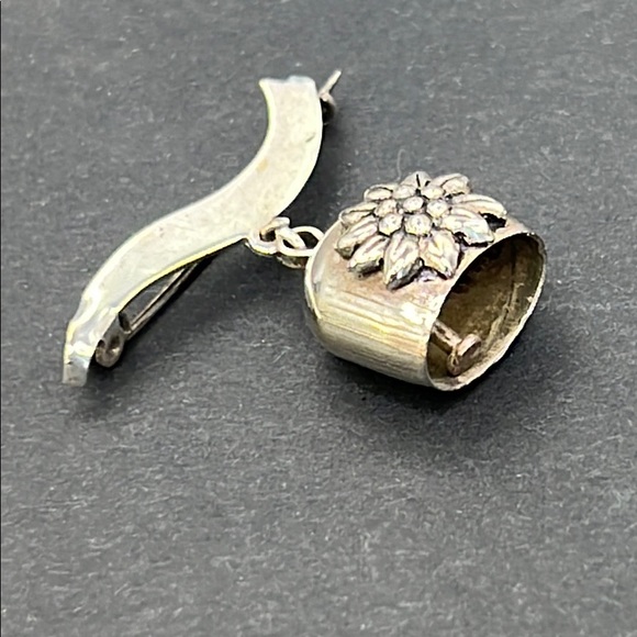Vintage C-clasp Edelweiss Sweetheart bell charm brooch - Picture 5 of 6